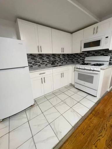 Main picture of 324 Grand St