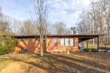 Main picture of 700 Mountain Creek Rd