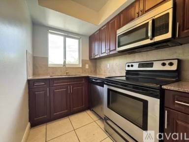 Main picture of 425 NE 7th Ave