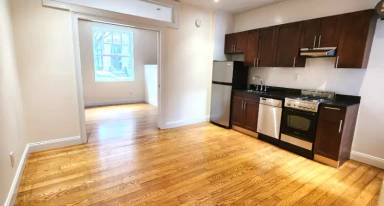 Main picture of 207 W 11th St