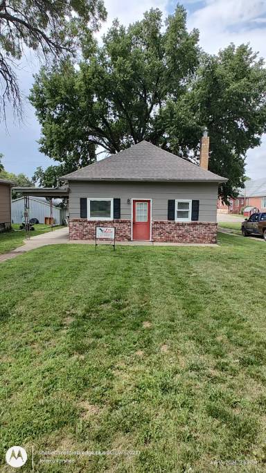 Main picture of 119 E 9th St