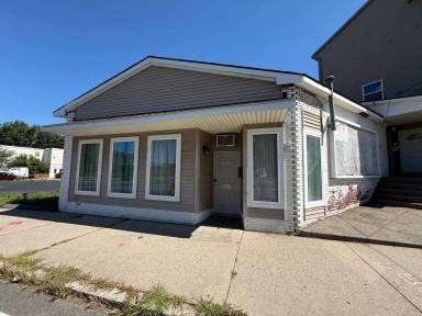 Main picture of 993 Main St