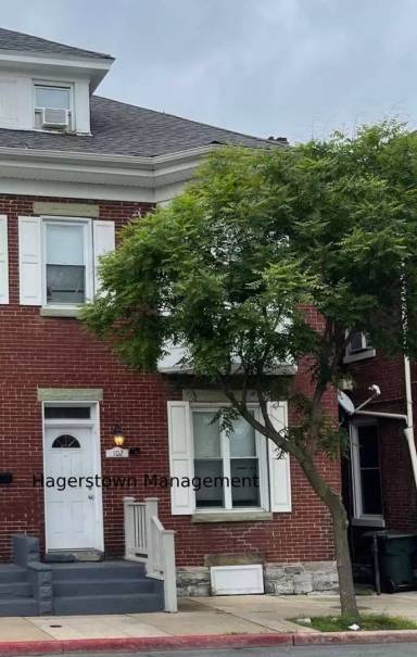 Main picture of 100 E Baltimore St