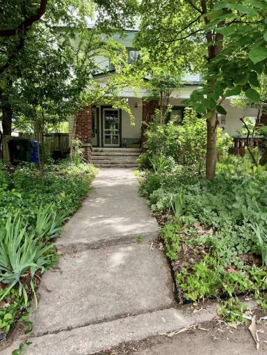 Main picture of 421 Park Dr