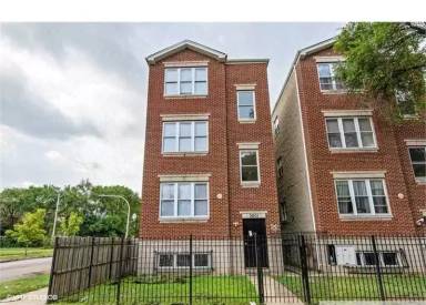 Main picture of 3905 W Van Buren St