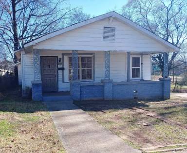 Main picture of 2111 Bragg St