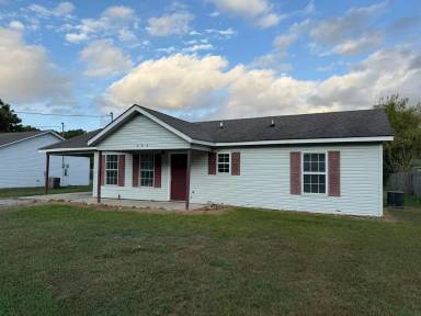 Main picture of 303 N 18th Ave