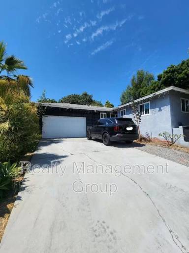 Main picture of 7490 Minerva Dr