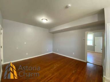 Main picture of 2206 Roslyn Ave