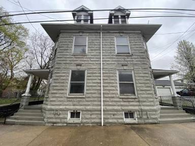 Main picture of 315 S 2nd St