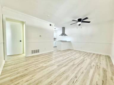 Main picture of 200 N Fillmore St
