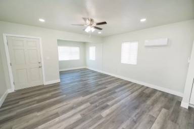 Main picture of 153 W Washington Ave