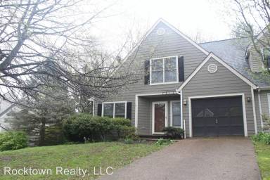 Main picture of 734 Woodland Dr