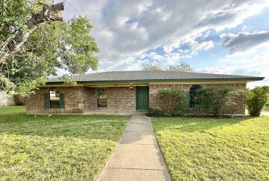 Main picture of 1005 Jackie Jo Ln