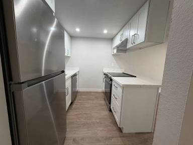 Main picture of 940 N 163rd St