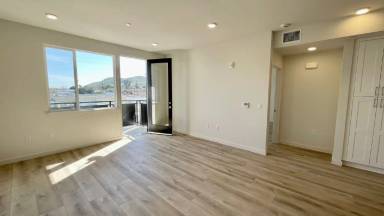Main picture of 2475 Victoria Ave