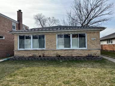 Main picture of 8736 Hamlin Ave