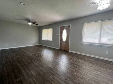 Main picture of 6407 NW Euclid Ave
