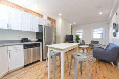Main picture of 10 Brainerd Rd