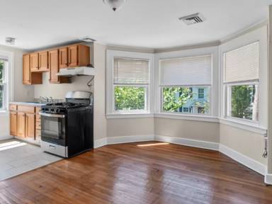 Main picture of 179 Bradley St