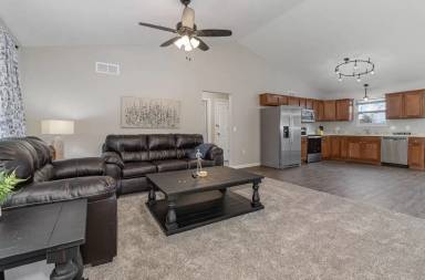 Main picture of 12 E Persimmon Dr