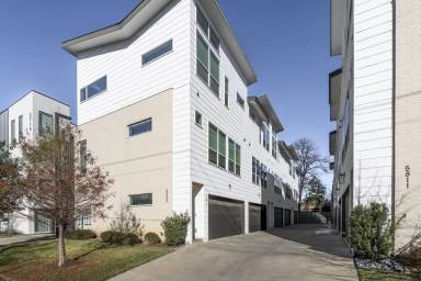 Main picture of 5805 Lindell Ave