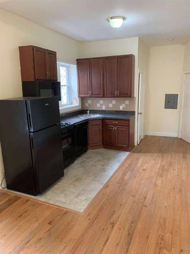 Main picture of 548 Avenue C