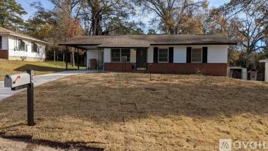 Main picture of 127 Kirkwood Cir