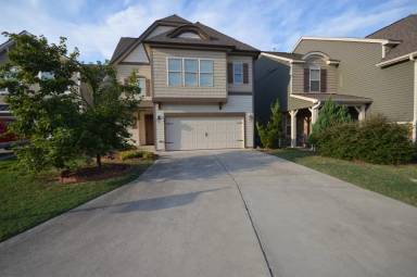 Main picture of 204 Station Dr