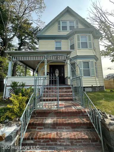 Main picture of 432 Beech St
