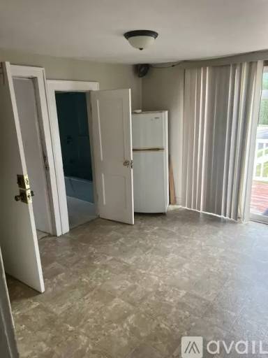 Main picture of 883 Plank Rd