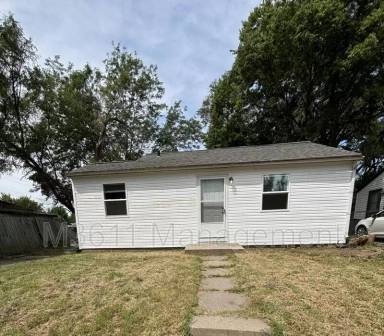 Main picture of 2221 N 31st St