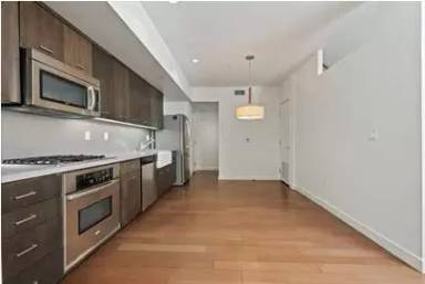 Main picture of 940 E 2nd St