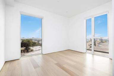 Main picture of 1136 N La Cienega Blvd