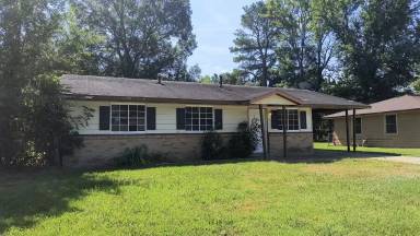 Main picture of 2401 Howard Dr
