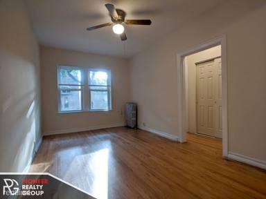 Main picture of 2827 N Burling Apartments