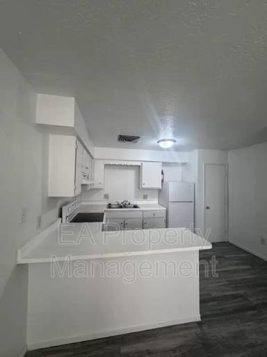 Main picture of 336 Grove St SE