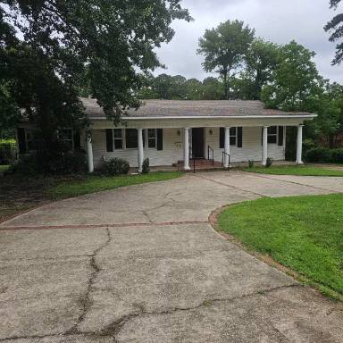 Main picture of 209 N Pinecrest Dr