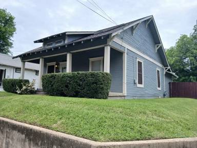Main picture of 3100 Metropolitan Ave
