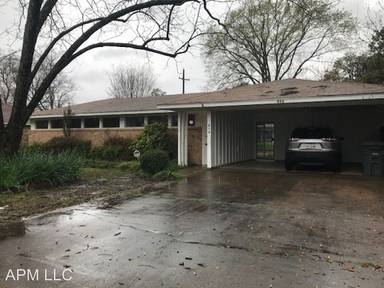 Main picture of 815 E Rimes Cir