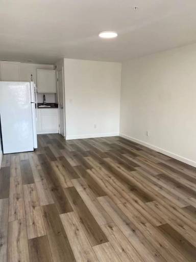 Main picture of 345 E Oregon Ave Apartments