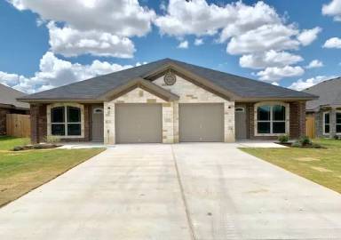 Main picture of 705 Sladecek Dr