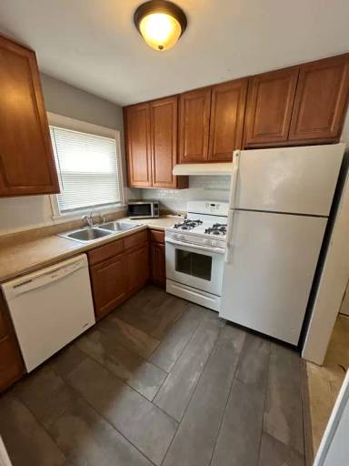 Main picture of 6908 N Keystone Ave