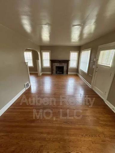 Main picture of 5300 Charlotte St