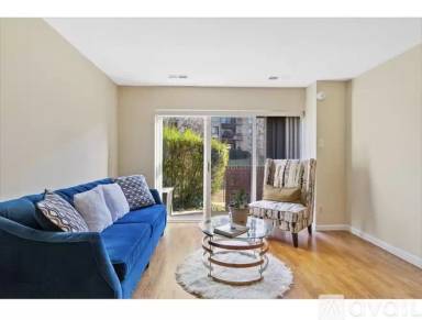 Main picture of 3081 Hawthorne Dr NE