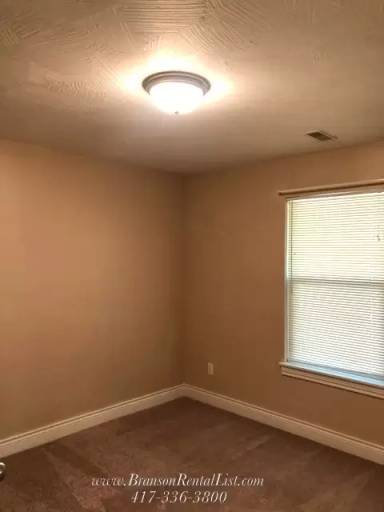 Main picture of 3281 Maple St