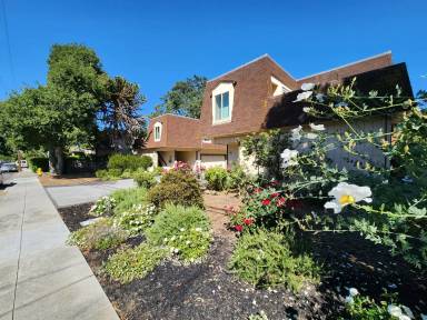 Main picture of 80 Loyola Ave