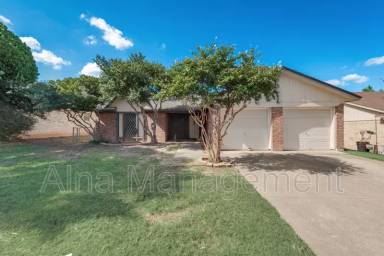 Main picture of 6541 Ridglea Dr