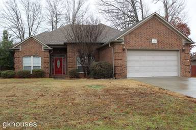 Main picture of 40 Earnhardt Cir
