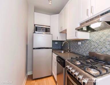 Main picture of 724 W Roscoe St
